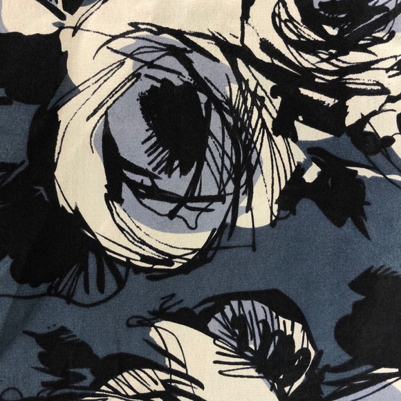 100% Silk Floral Blue Blouse - Picture 9 of 9